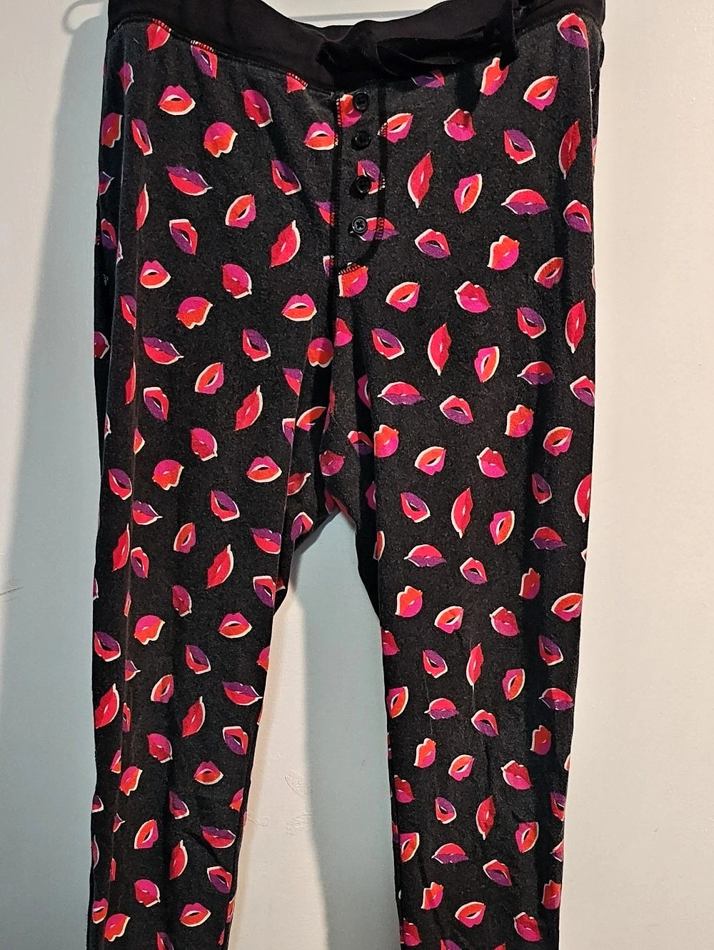 TORRID Printed Lips Leggings 15